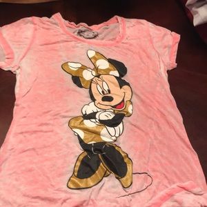 A shirt u can pay any price above $4